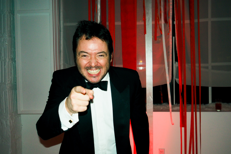Illustration for article titled GAWKER : A HOLIDAY PARTY (MY PHOTOS)